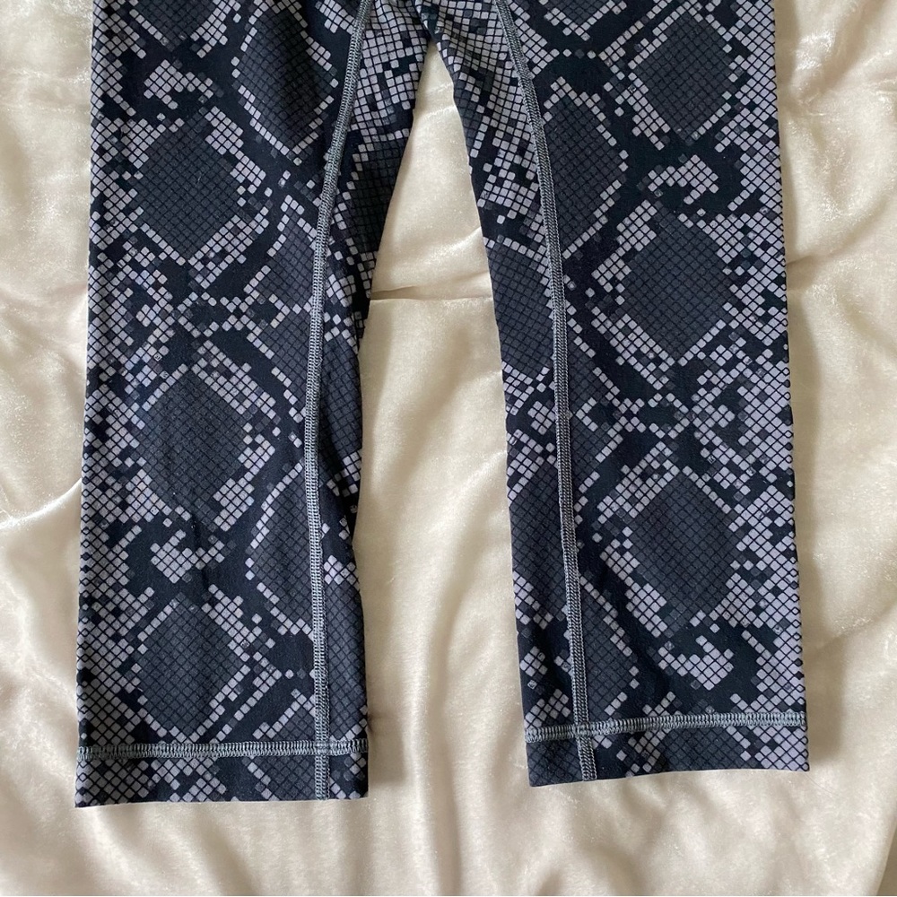Lululemon Wunderunder Crop Legging Simply Ziggy S… - image 3